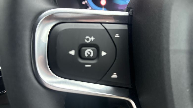 Volvo XC40 2.0 B4P Plus Dark 5dr Auto Petrol Estate